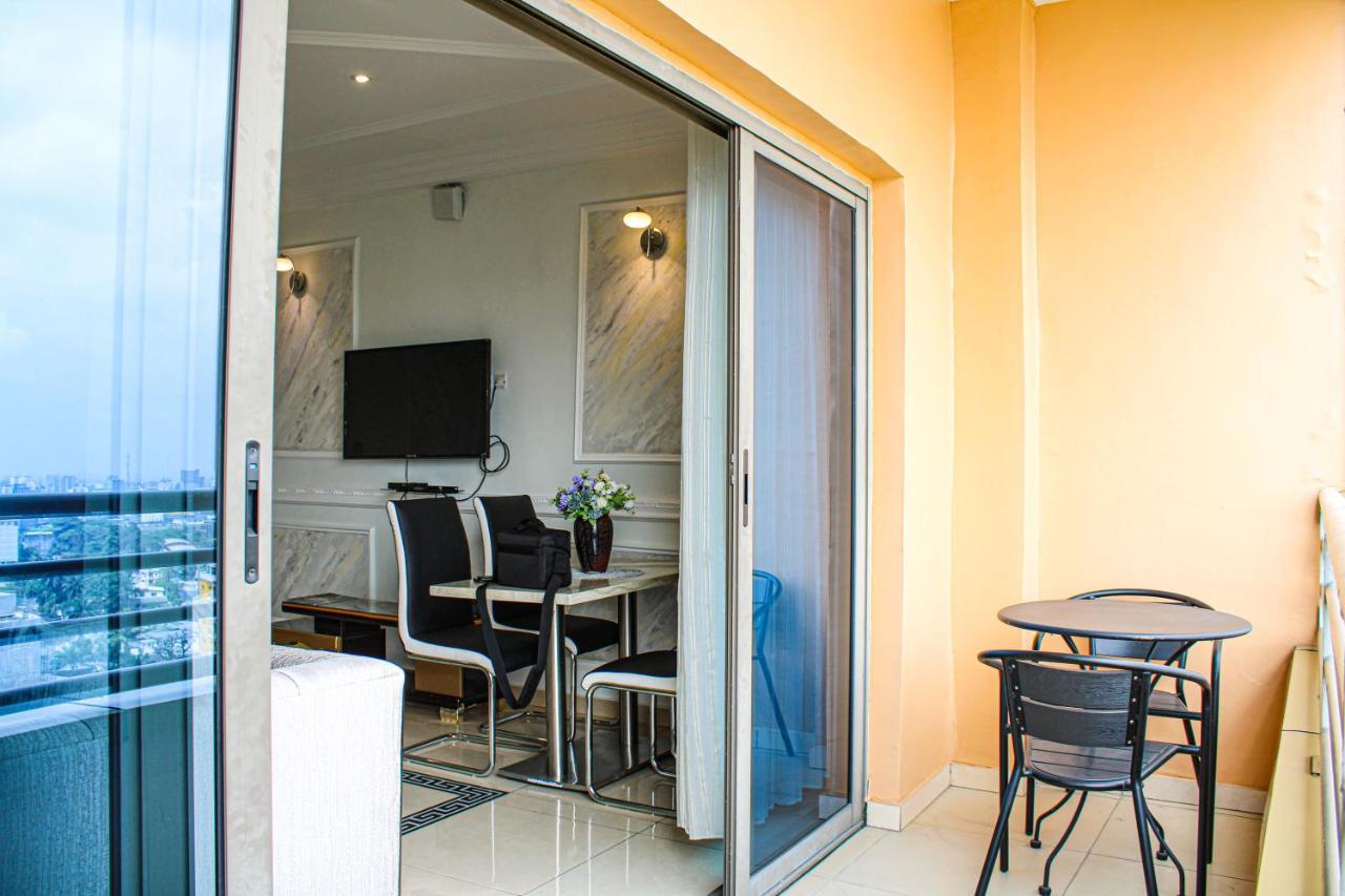 Residence Le Carat Bonapriso Дуала Екстериор снимка