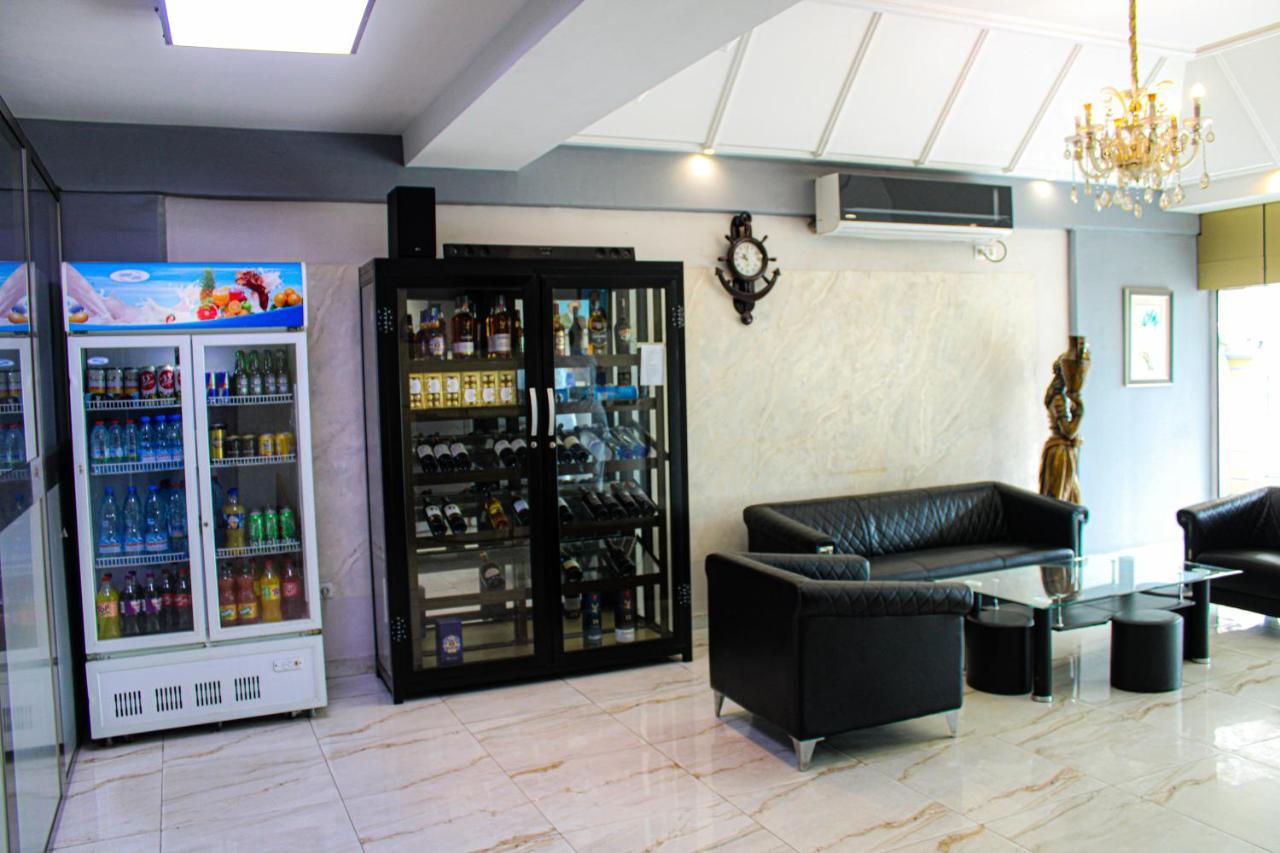 Residence Le Carat Bonapriso Дуала Екстериор снимка