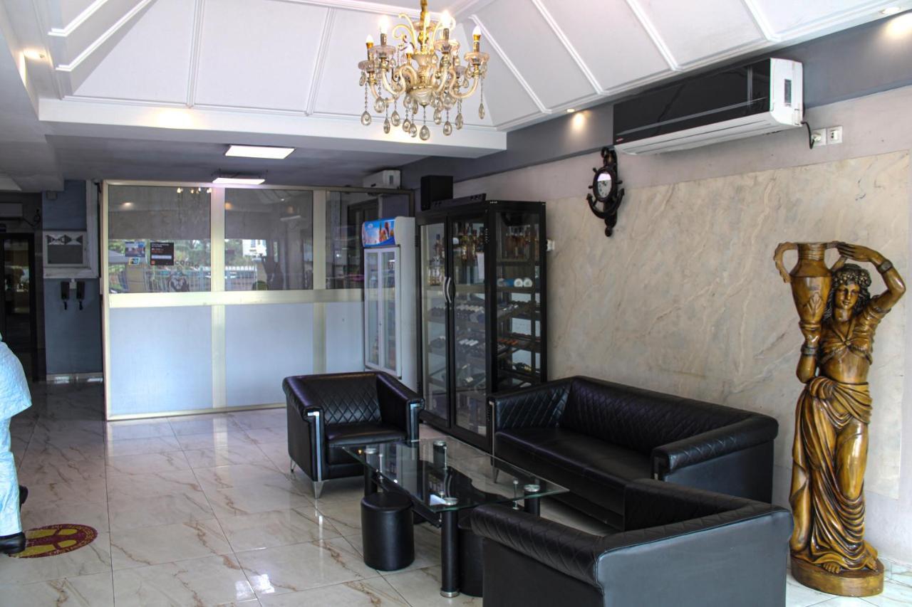 Residence Le Carat Bonapriso Дуала Екстериор снимка